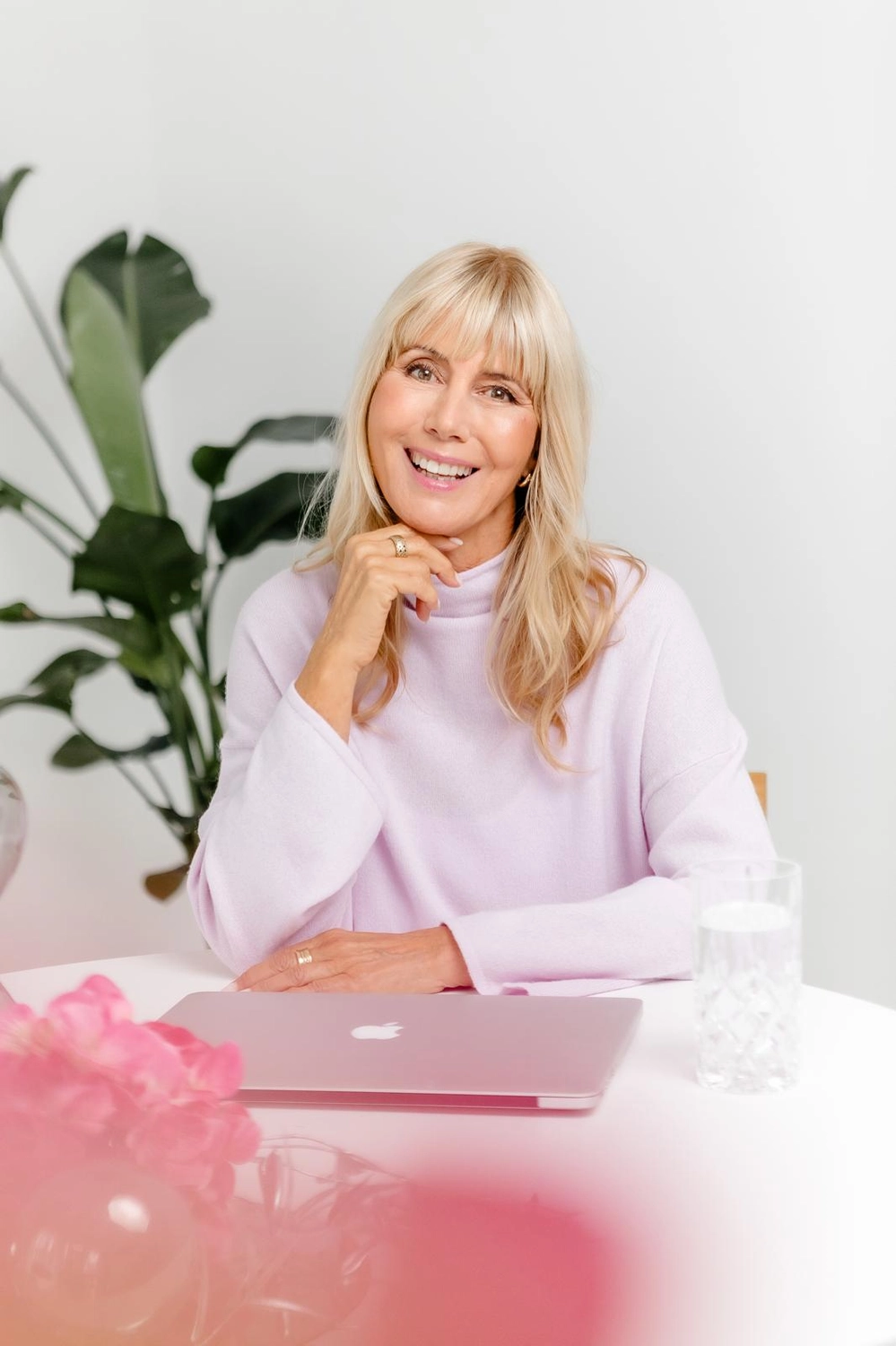 Petra Nos Cosmetics ,Hautverjüngung Frankfurt am Main ,Anti Aging Behandlung Offenbach ,nicht invasive Anti Aging Therapie ,Anti Aging Kosmetik ,Faltenbehandlung ohne OP ,Kosmetikstudio Offenbach bei Frankfurt ,Jugenddreieck Methode nach Svetlana Holzfeind ,Anti Aging Therapien, Ü50 Anti Aging, Ü60 Anti Aging, Anti Aging Behandlungen ab 50, Hautverjüngung, Faltenbehandlung, natürliche Anti Aging Methode